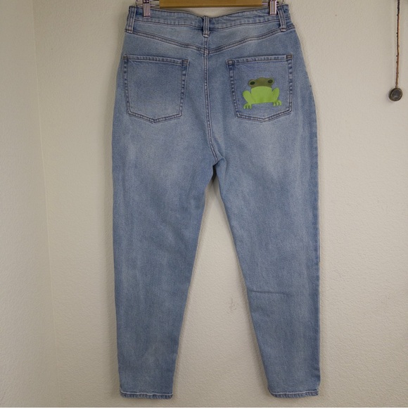 Her Universe Star Wars The Mandalorian The Child Mom Jeans Baby Yoda Size 7 EUC - Picture 11 of 14